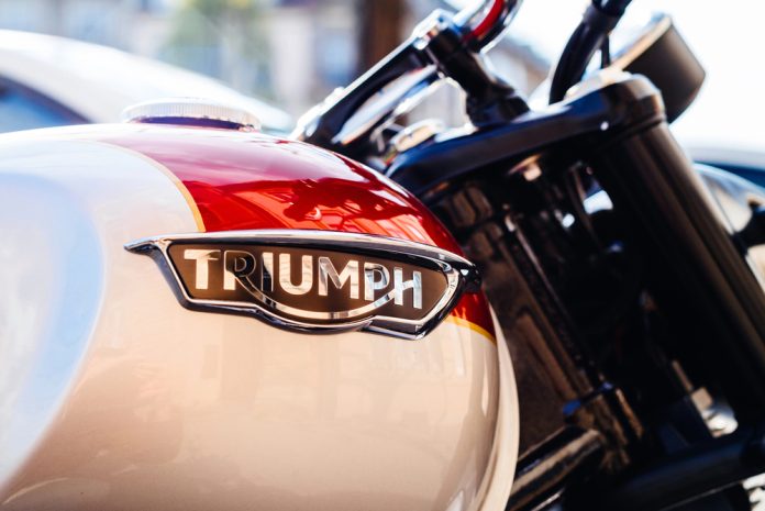 triumph moto